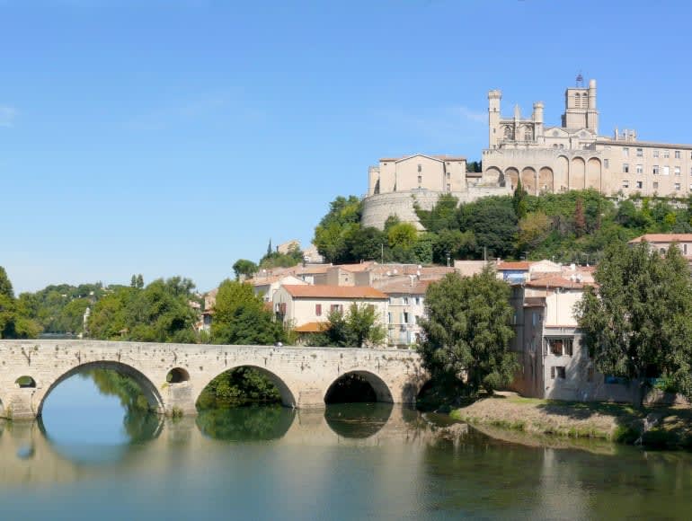 City's architecture and castle view | MegaSport Travel