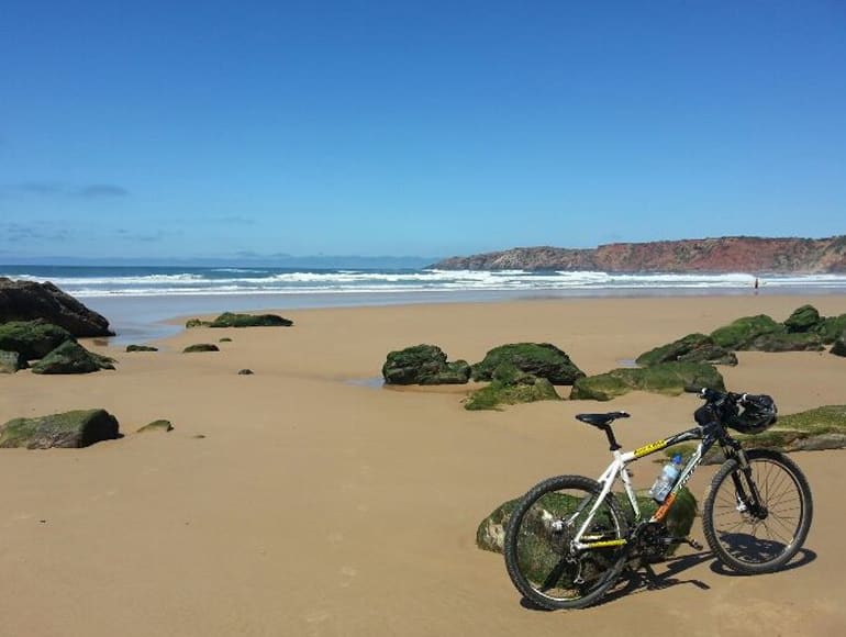 Plage de la côte ouest de l'Algarve: vélo en Algarve | MegaSport Travel