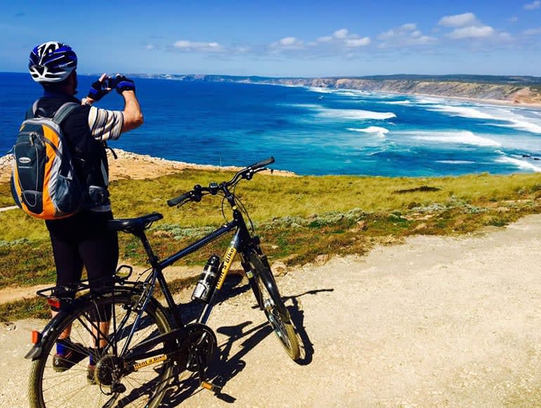 Regarder la côte à vélo lors d'une visite autoguidée au Portugal | MegaSport Travel