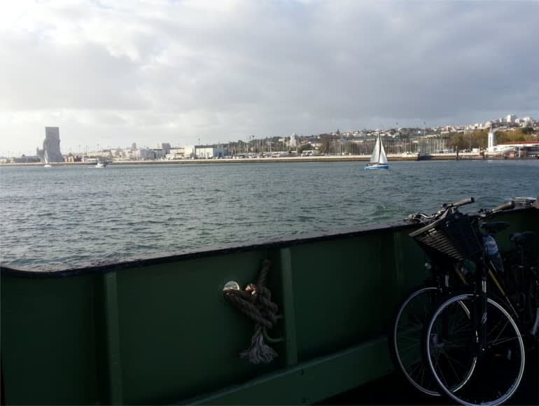 traversée en ferry de la rivière Tejo