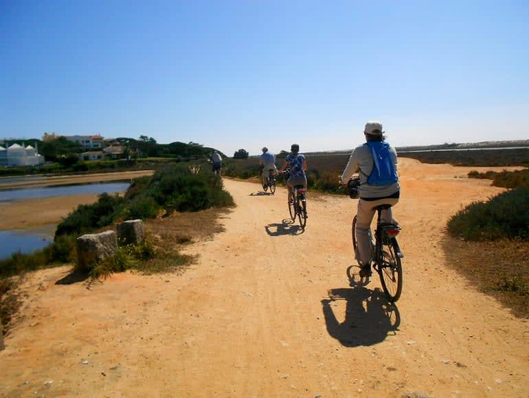 Faire du vélo dans la ria formosa