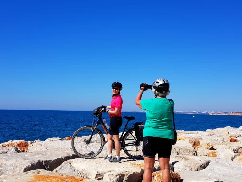 La vue de Vilamoura sur l'océan