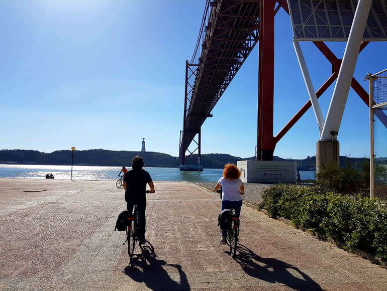 Fietsen Lissabon, 25 april brug