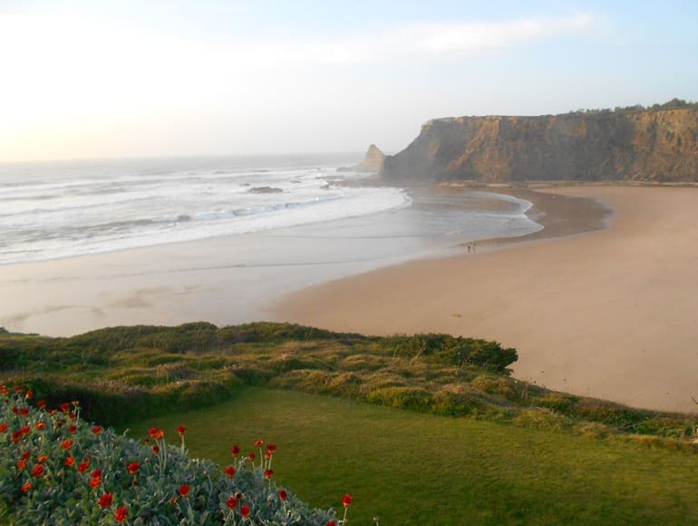 Geweldig zicht op de Portugese kust en de bergen van de Algarve | MegaSport Travel