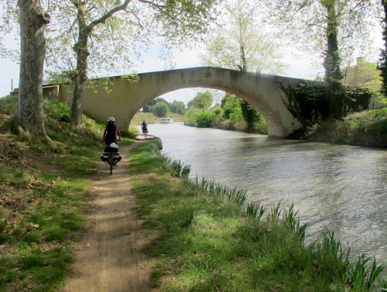 Cykling bredvid Midis kanal | MegaSport Travel